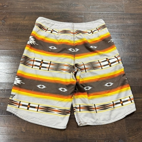 Billabong Tribal Aztec Printed Board Shorts Size 32 Men - Picture 2 of 16